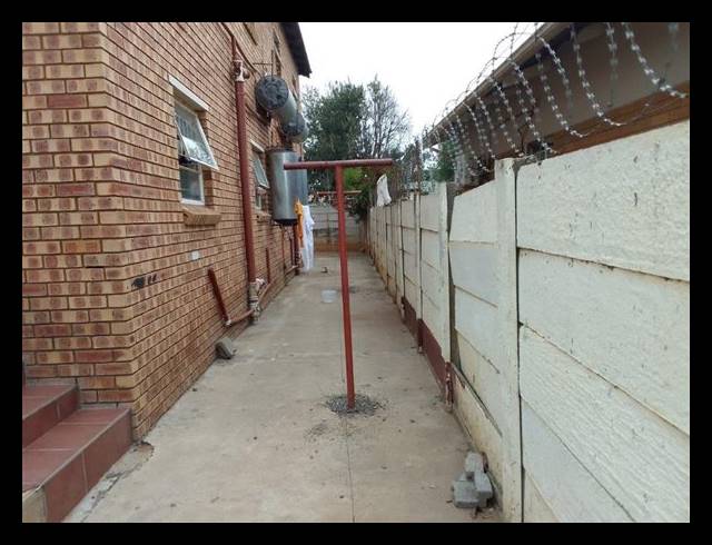 3 BEDROOM HOUSE FOR SALE IN OOS EINDE